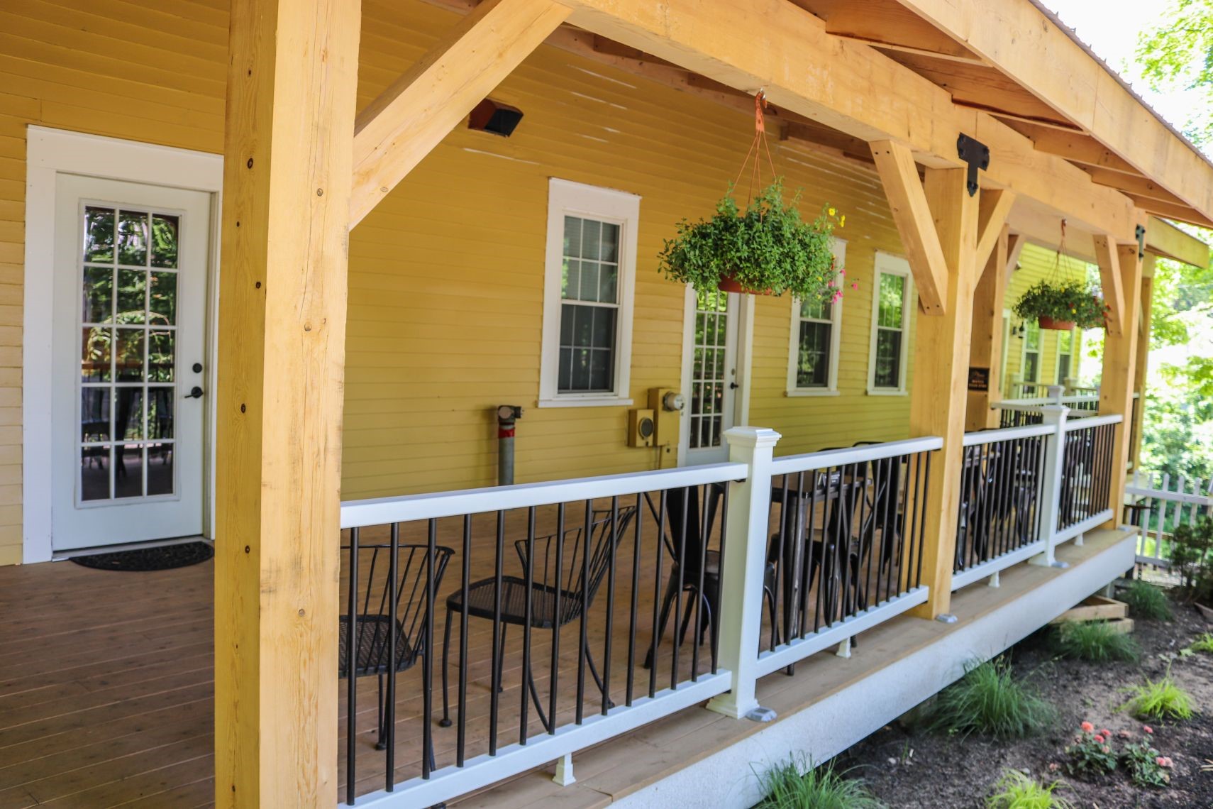 outdoor seating at Mill River Tavern